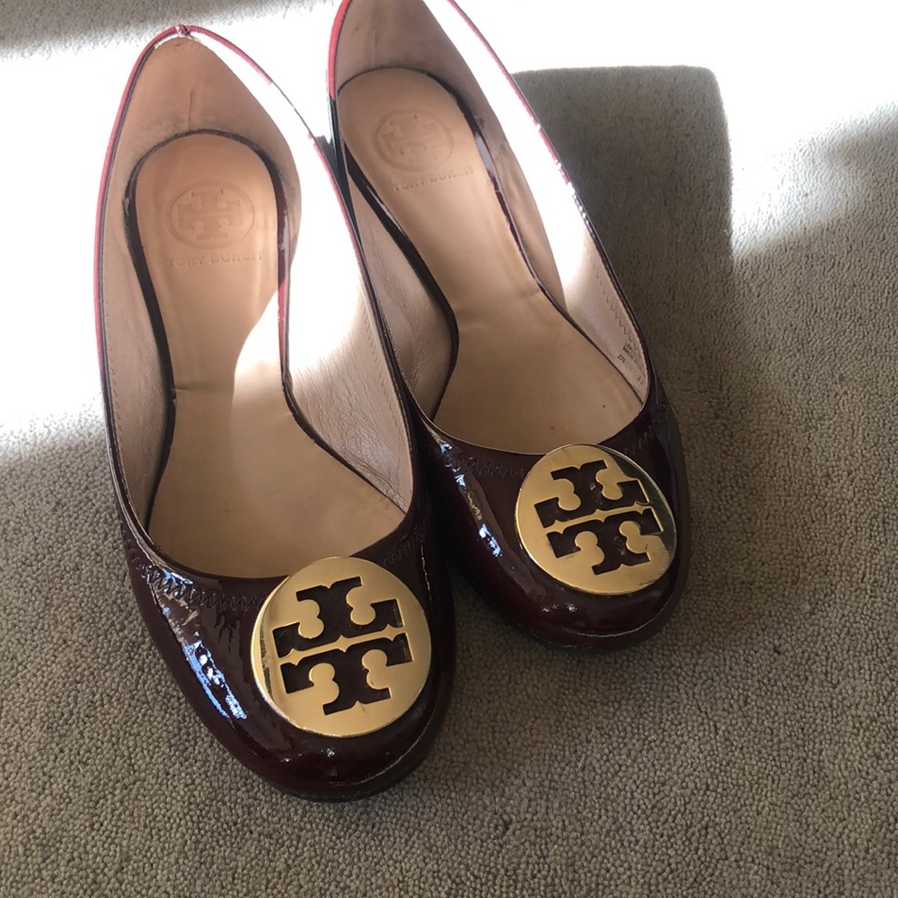 Tory Burch size 7 1/2 burgundy flat